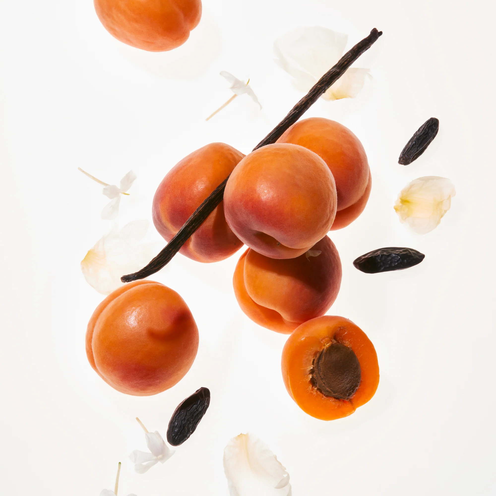 Apricot Privée - Candle - Image 4